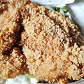 正隆土魠魚羹-中午用餐時間從店內排到店外的巨無霸雞排便當！光吃主菜就飽了