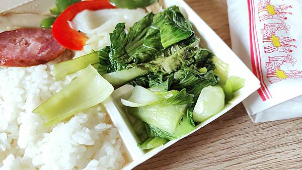 老赤崁，新美食-新店碧潭附近最便宜的便當店！排骨飯只要６０元就能吃到