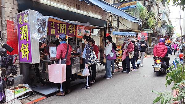 建國肉羹%26;古早味潤餅-經常大排長龍的台北潤餅美食