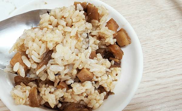 【台南美食】萬林牛肉湯-內用魯肉免費用吃到飽！想吃幾碗都沒有問題