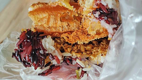 【台北美食】本丸特製飯糰-排隊人潮幾乎不中斷的爆人氣飯糰店 【台北美食】本丸特製飯糰-排隊人潮幾乎不中斷的爆人氣飯糰店