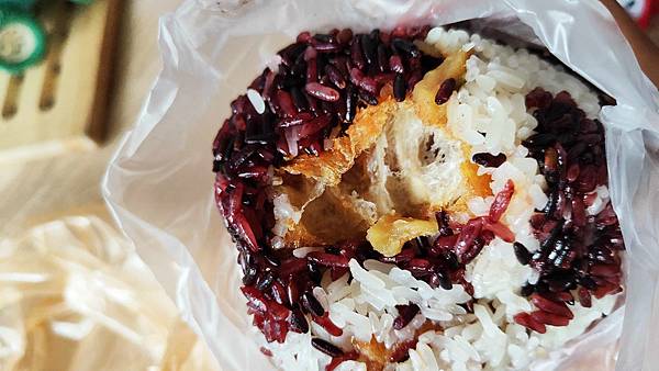 【台北美食】本丸特製飯糰-排隊人潮幾乎不中斷的爆人氣飯糰店 【台北美食】本丸特製飯糰-排隊人潮幾乎不中斷的爆人氣飯糰店