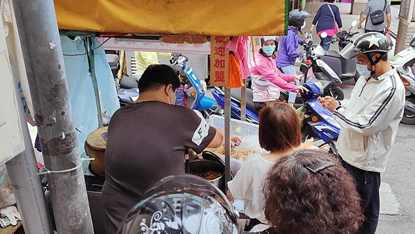 【台北美食】本丸特製飯糰-排隊人潮幾乎不中斷的爆人氣飯糰店 【台北美食】本丸特製飯糰-排隊人潮幾乎不中斷的爆人氣飯糰店