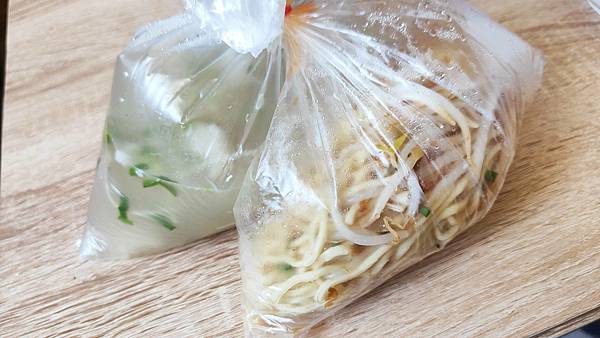 乾麵 米苔目 骨仔肉 乾麵 米苔目 骨仔肉