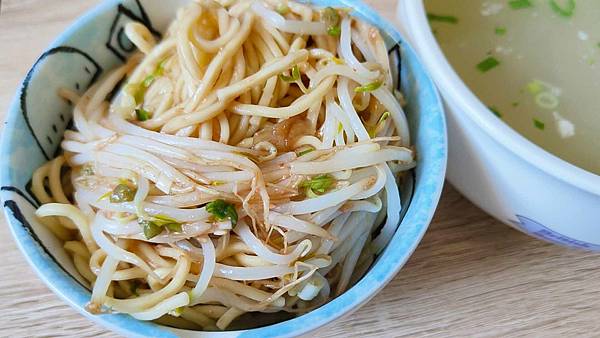 乾麵 米苔目 骨仔肉 乾麵 米苔目 骨仔肉