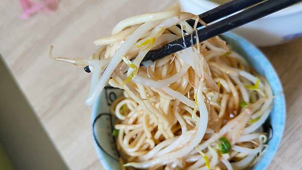 乾麵 米苔目 骨仔肉 乾麵 米苔目 骨仔肉