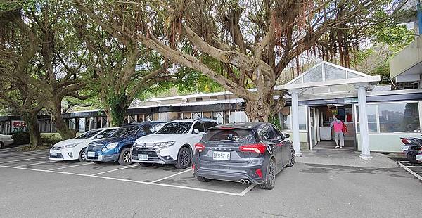 六窟溫泉餐廳 六窟溫泉餐廳