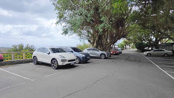 六窟溫泉餐廳 六窟溫泉餐廳