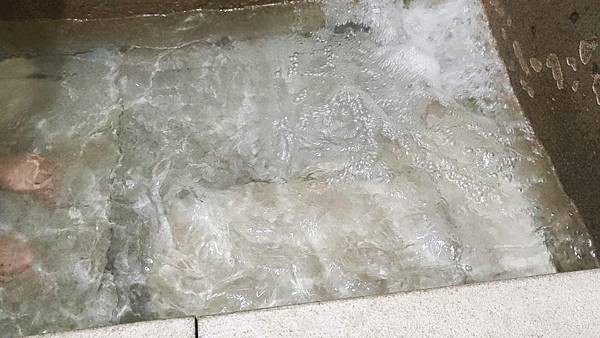 六窟溫泉餐廳 六窟溫泉餐廳