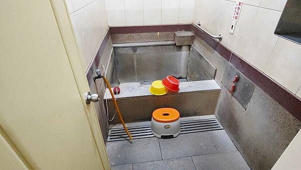 六窟溫泉餐廳 六窟溫泉餐廳