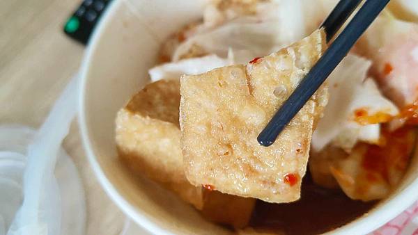現燙蚵仔麵線、炸臭豆腐