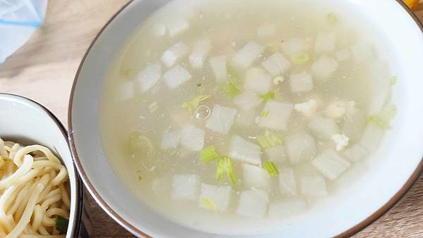 古早味小吃 小餛飩肉羹湯 油飯