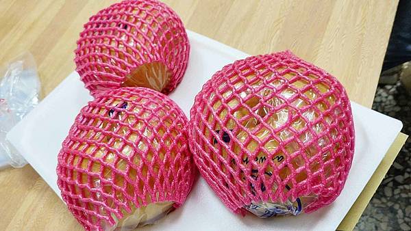 苗栗大湖尊梨季｜巨無霸水梨！比臉還要巨大，高達２.５斤的牛奶甘庶般美味的甘露梨