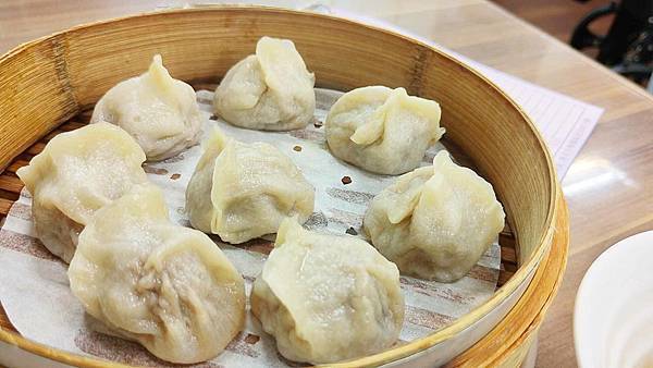 蓮記麵食館 北方麵食小吃｜小心！會爆湯汁的美味蒸餃，隱藏在板