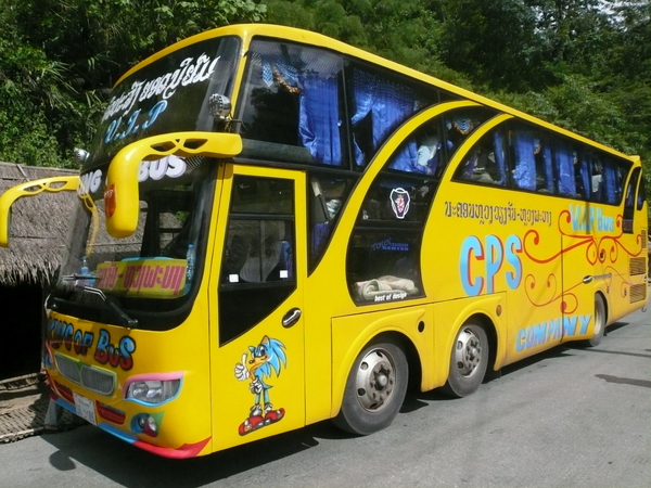 永珍往Luang Prabang的高級巴士，顯然是因應蜂擁而來的觀光客