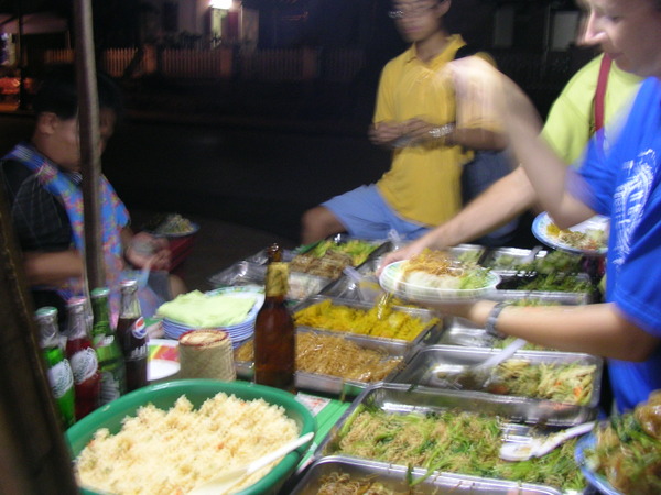 Luang Prabang路邊的自助餐