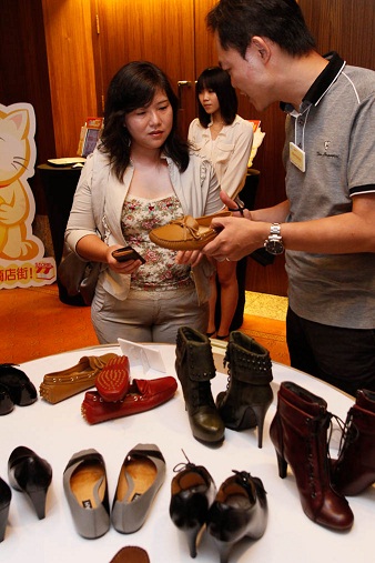 20101011NOAHSHOES-4912.jpg