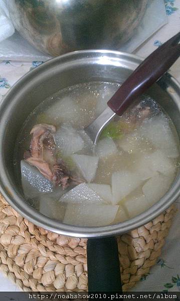 2012.3.9  蘿蔔雞骨湯(感謝老媽贊助)