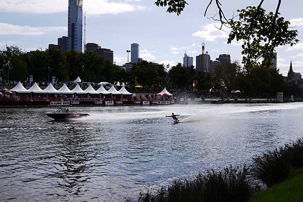 waterskiing 1