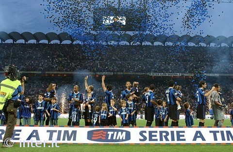 The teams come on the pitch for Inter v Empoli.jpg