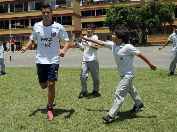 Lamela-persiguen-Colombia_OLEIMA20110808_0106_8.jpg