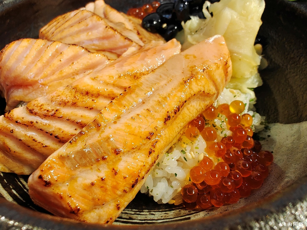 南門鯤丼，中正紀念堂日式料理推薦，台北新鮮生魚片 炙燒鮭魚丼近照