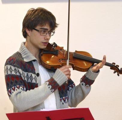 Alex-3-alexander-rybak-18400095-407-400.jpg