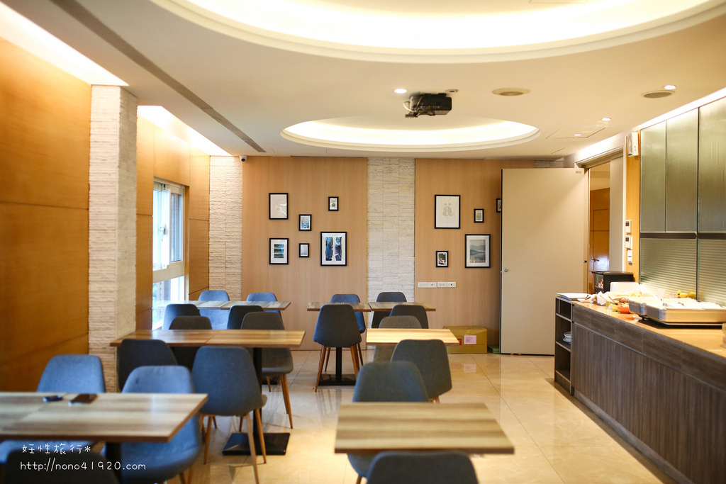 【台北新店飯店】碧潭旁，CP值高，房間乾淨、還有自助式早餐吃