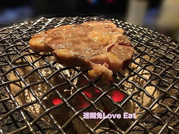 [食記]新莊迴龍捷運站『米炭火燒肉小酒館』生日送龍蝦.炭火直