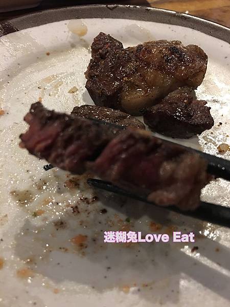 [食記]新莊迴龍捷運站『米炭火燒肉小酒館』生日送龍蝦.炭火直