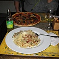D5 Brno 超鹹的義大利麵&Pizza.JPG