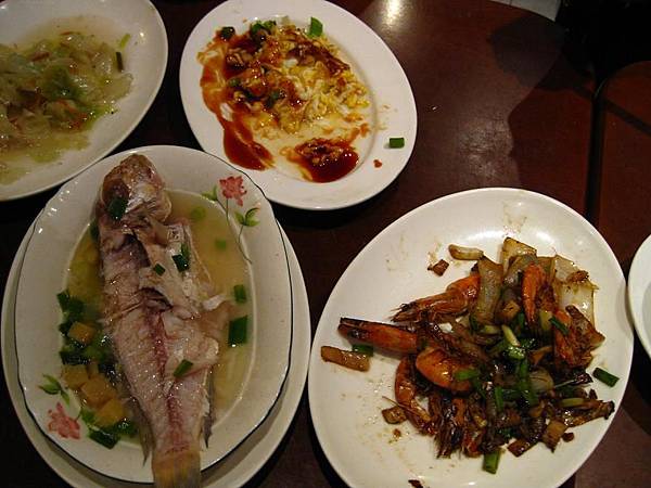 清蒸魚&鹽椒蝦&炒蛋&高麗菜.JPG