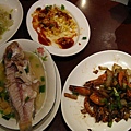 清蒸魚&鹽椒蝦&炒蛋&高麗菜.JPG