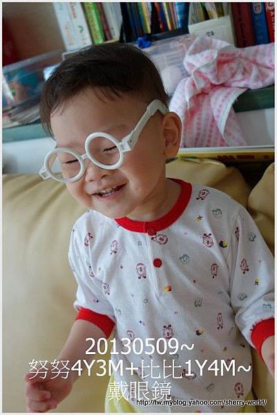 1-1020509弟戴眼鏡 1-1020509弟戴眼鏡