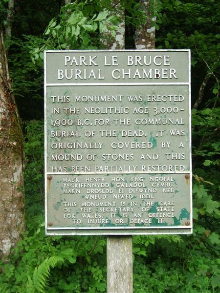 Parc le Bruce burial chamber 1.jpg