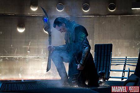 the-avengers-hiddleston2.jpg