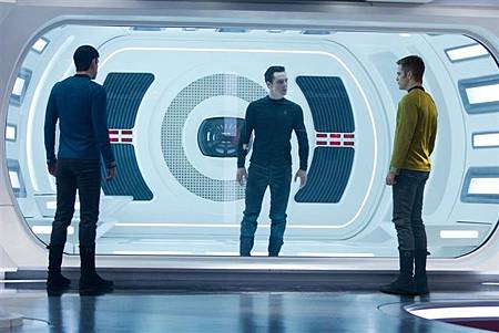 star_trek_into_darkness_001.jpg