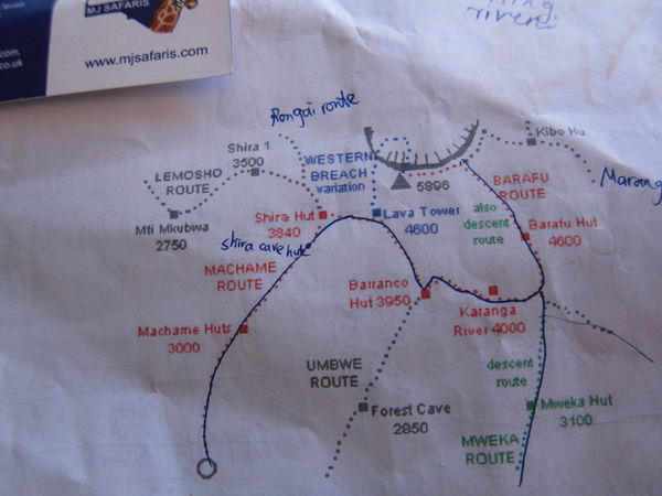 路線簡圖,其中我參加的Machme route已藍筆細線表示,經過Machame hit與Lava tower直至海拔5896公尺的Uhuru peak,圖示中Mweka route僅攻下山,不可由此路線上登