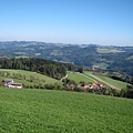 EuroVelo9在奧地利境內的油畫邊田野景觀。