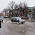 伊朗城市缺乏排水系統，大雨過後街道總一片汪洋，攝於大不理士