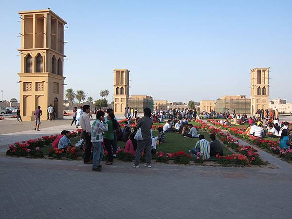 購入單車的meena bazar，位於捷運站Al Ghibaiba附近