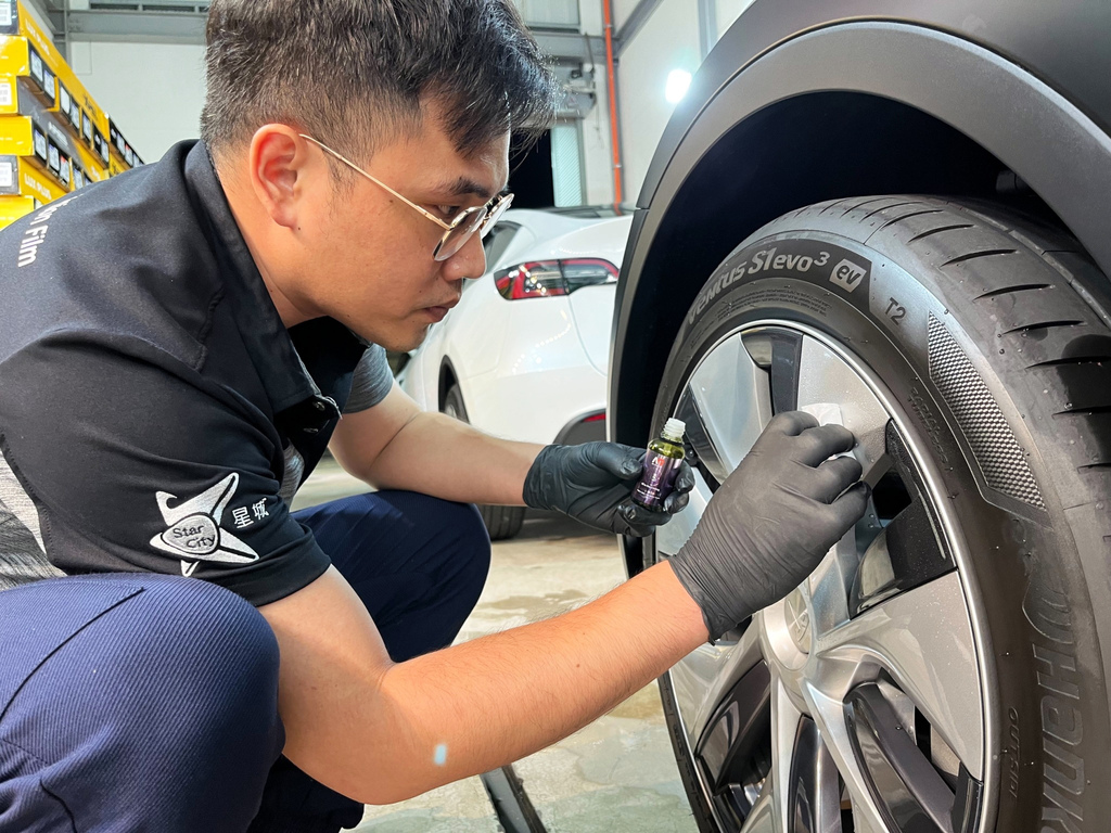 星城車體鍍膜包膜,台南汽車包膜,台南汽車貼膜推薦,xpel車體貼膜,tesla消光膜10.jpg