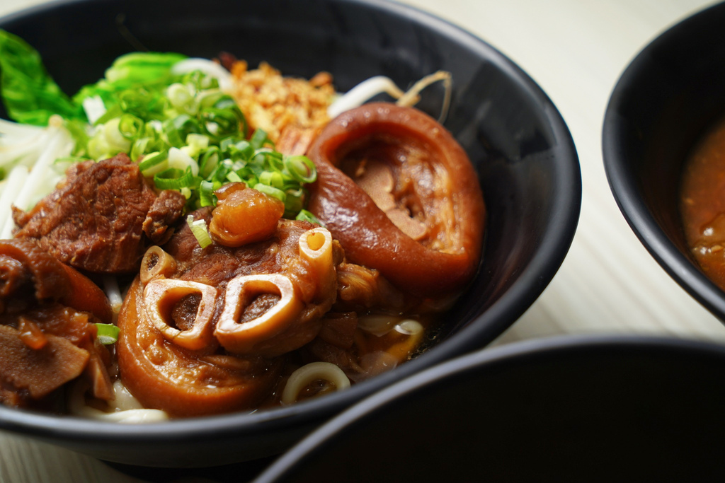 饗福園北方麵食館,高雄美食,推薦,高雄小籠包,高雄苓雅區平價餐廳,牛肉餡餅,鮮蝦煎餃,烙餅,牛肉麵13.jpg