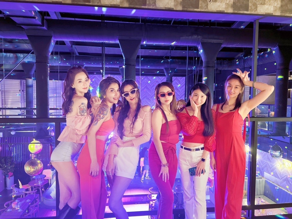 台南Lady Boss老闆娘音樂餐廳-生日粉紅party,氣氛好,有駐唱歌手1-4.jpg