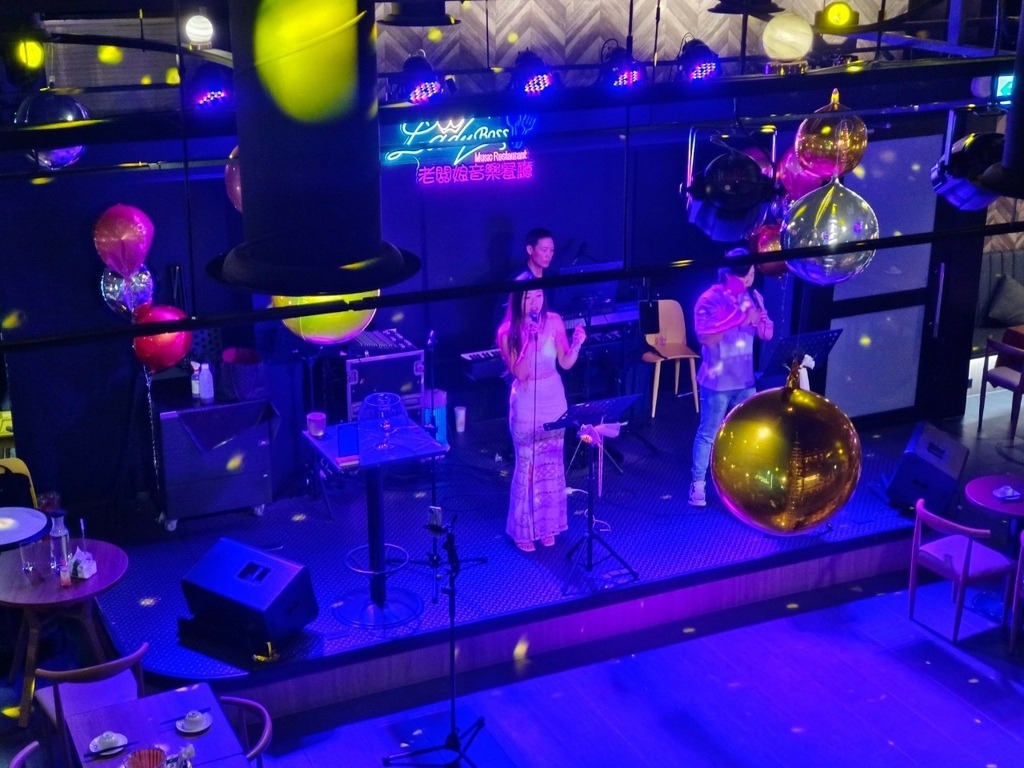 台南Lady Boss老闆娘音樂餐廳-生日粉紅party,氣氛好,有駐唱歌手2.jpg