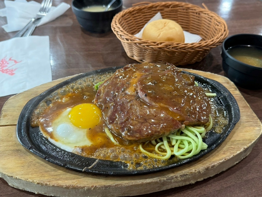【台南平價牛排】安平牛排一條街，3家平價鐵板牛排你愛哪一家？