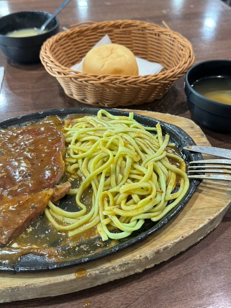 【台南平價牛排】安平牛排一條街，3家平價鐵板牛排你愛哪一家？