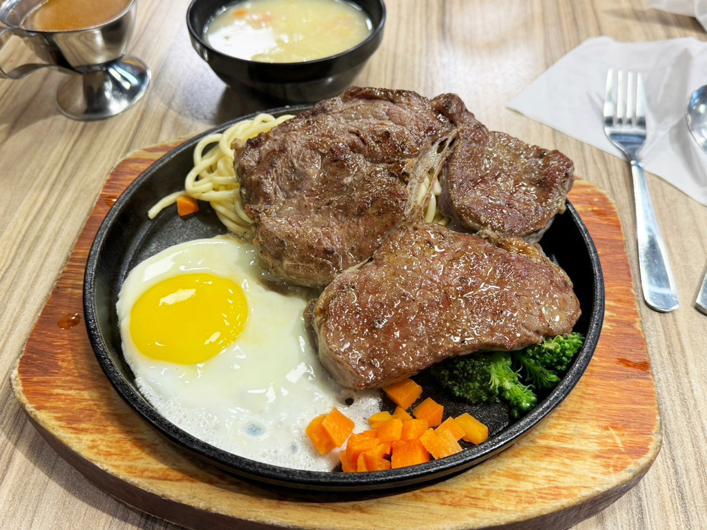 【台南平價牛排】安平牛排一條街，3家平價鐵板牛排你愛哪一家？