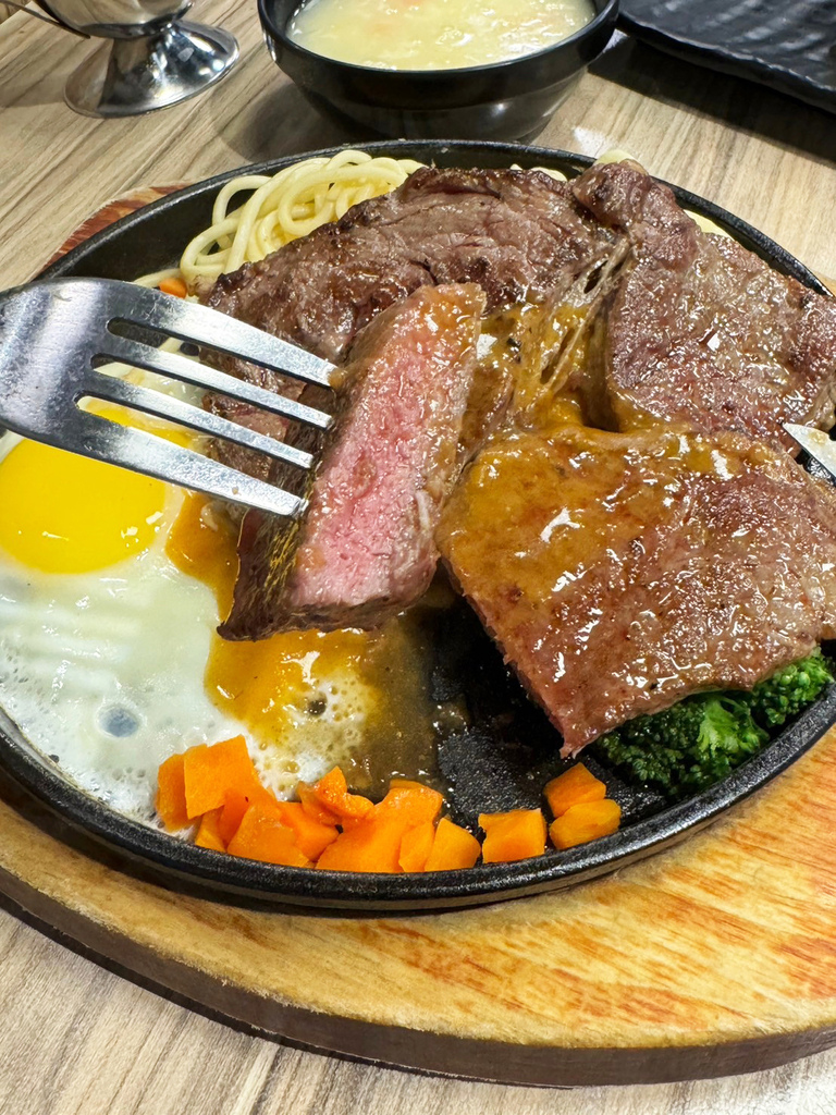 【台南平價牛排】安平牛排一條街，3家平價鐵板牛排你愛哪一家？