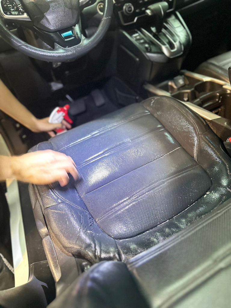 台南佑鑫汽車美容推薦，專業技術讓老車重獲新生！拋光美容內裝清